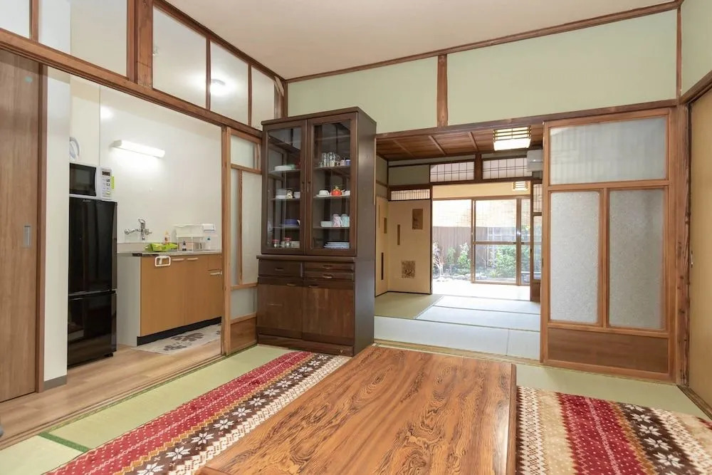 Jyuraku Tomi