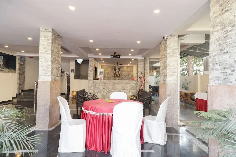 OYO 28089 Uk Service Apartment