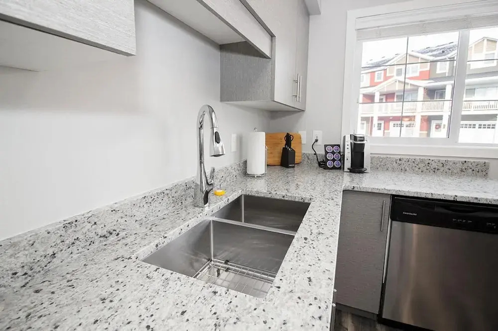 Cheerful 4 Bedroom Townhouse With Parking Wifi