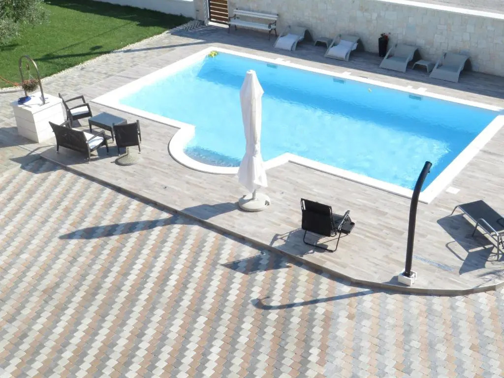 Banić Apartments with pool