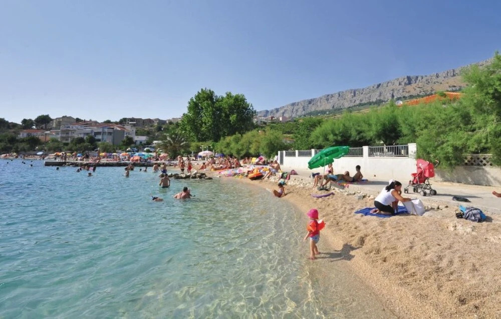 Large 120 m2 apt With Patio,1 min Walk From Beach