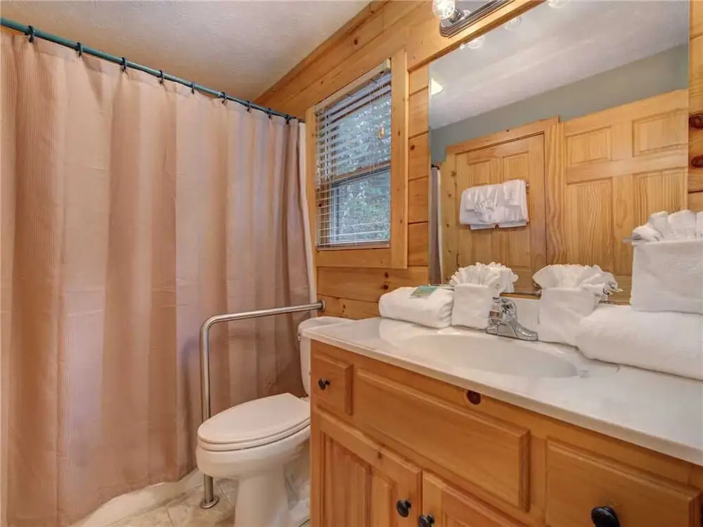 Bears Corner 3 Bedroom Home with Hot Tub