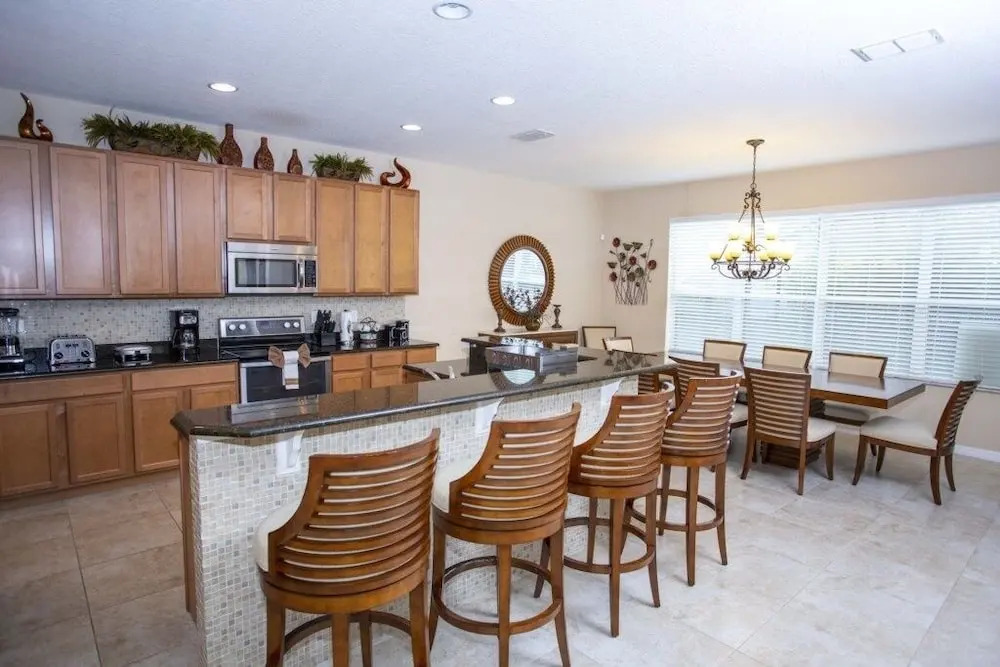 6-bedroom house w/ private pool 10 min from Disney