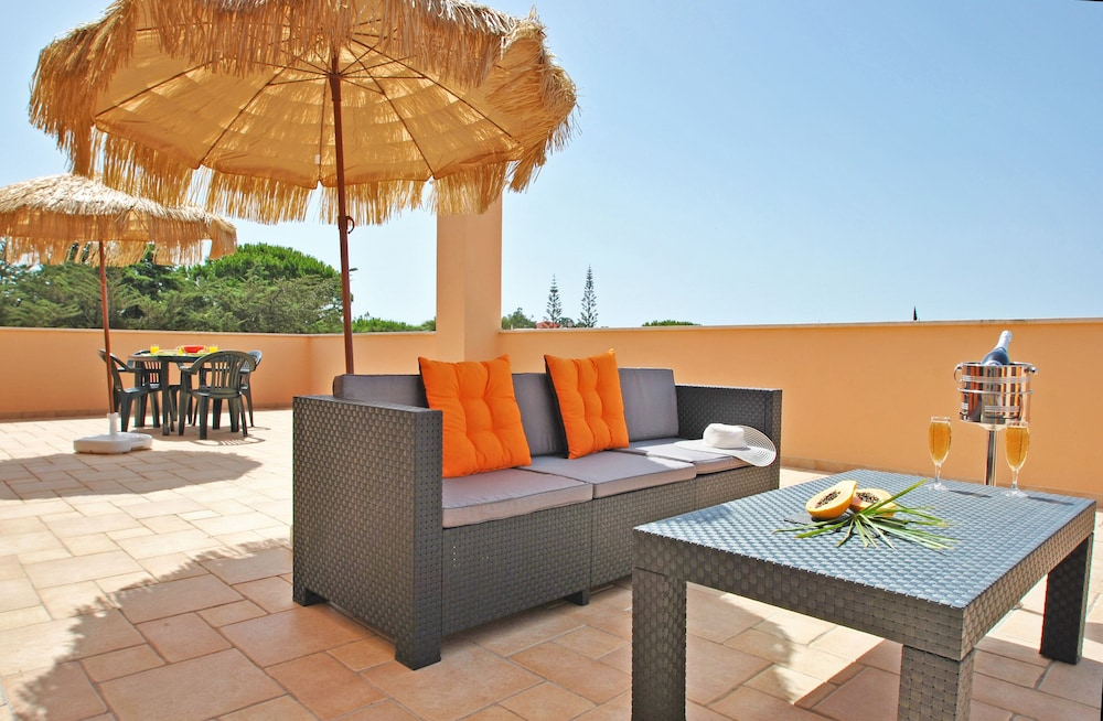 Villa California - Piscina aquecível e BBQ na Corcovada, Albufeira