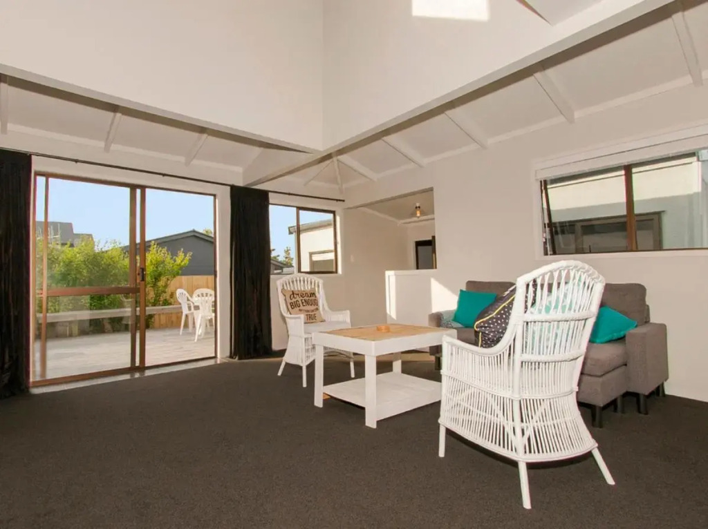Beach Central - Whangamata Holiday Home