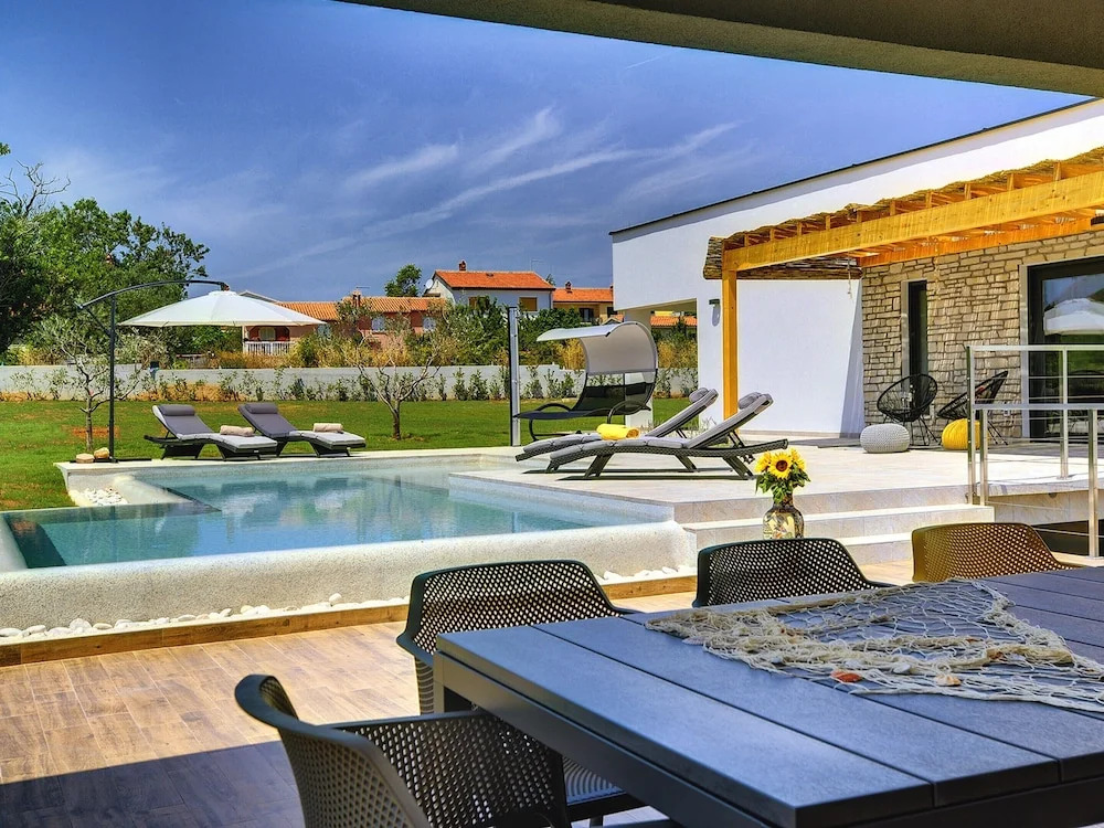 Comfortable, Stylish, Detached Villa With Garden, Private Pool, Near the Beach