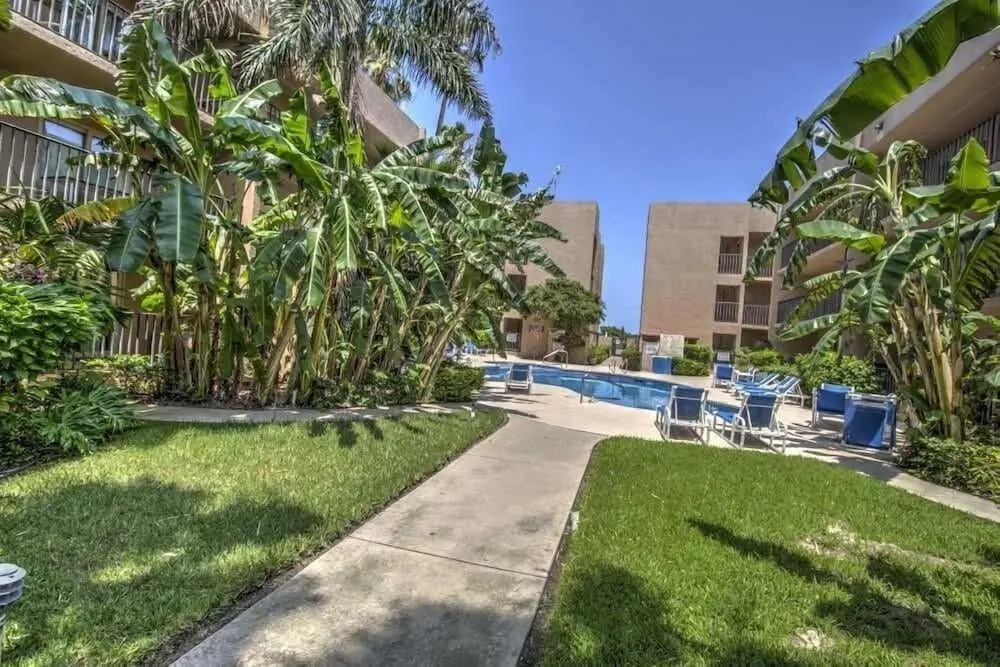 Beachview 103 Minium 2 Bedroom Condo by RedAwning