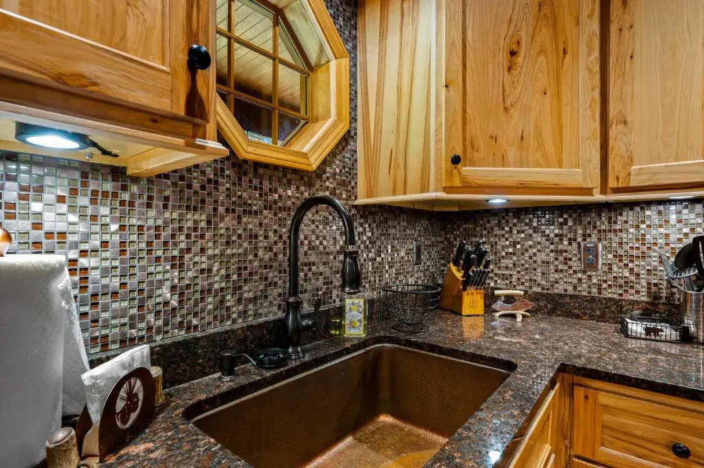 Dreamy Cabin & Outdoor Oasis! Mins to Natl Park