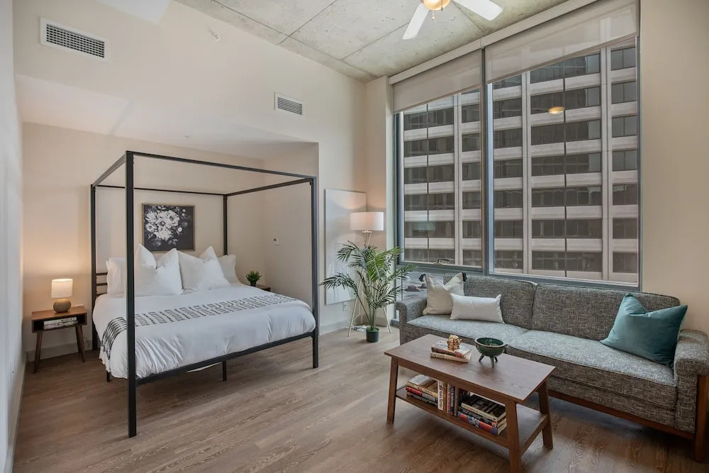 The Luxe Suites at University City