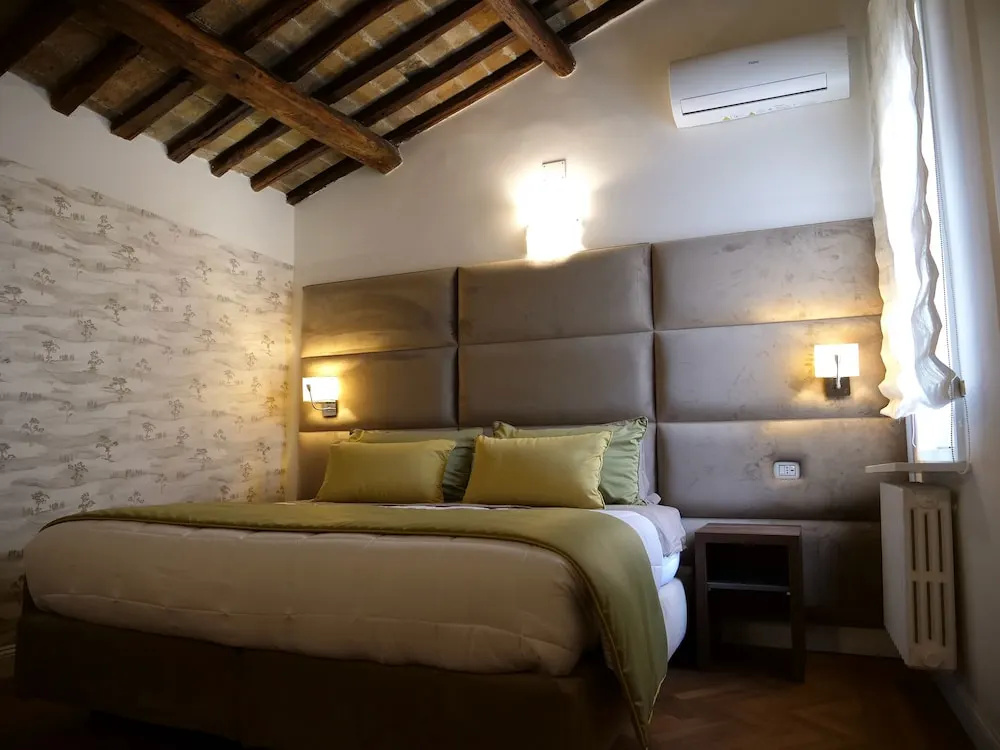 Helmirage suite Trevi