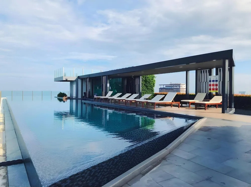 Sea View 2 Bed Room at Great Location