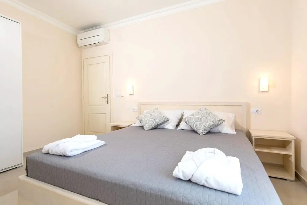 Spacious Villa with Private Pool in Dubrovnik