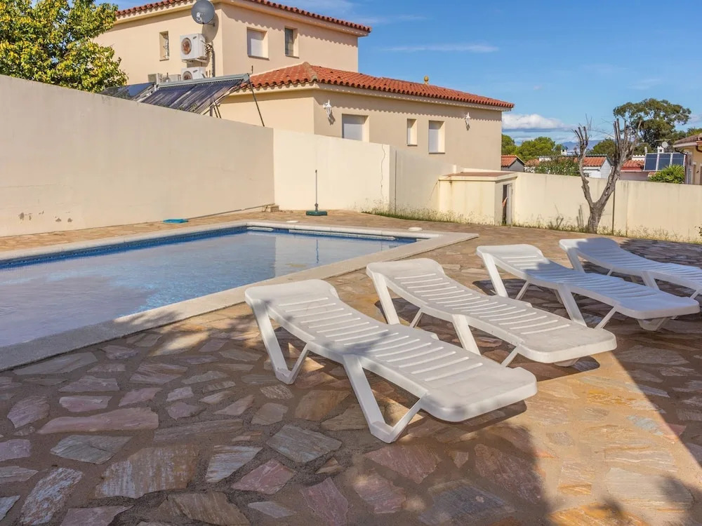 Fantastic Holiday Home With Private Swimming Pool, Near the Beach