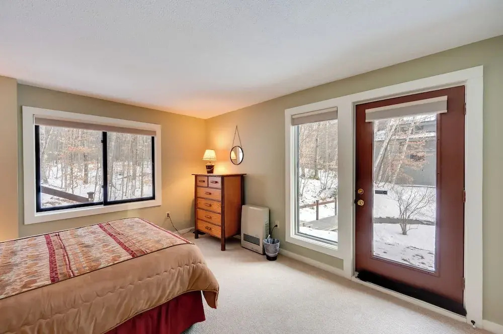 Lincoln Condo w/ Balcony & View < 2 Mi to Loon Mtn