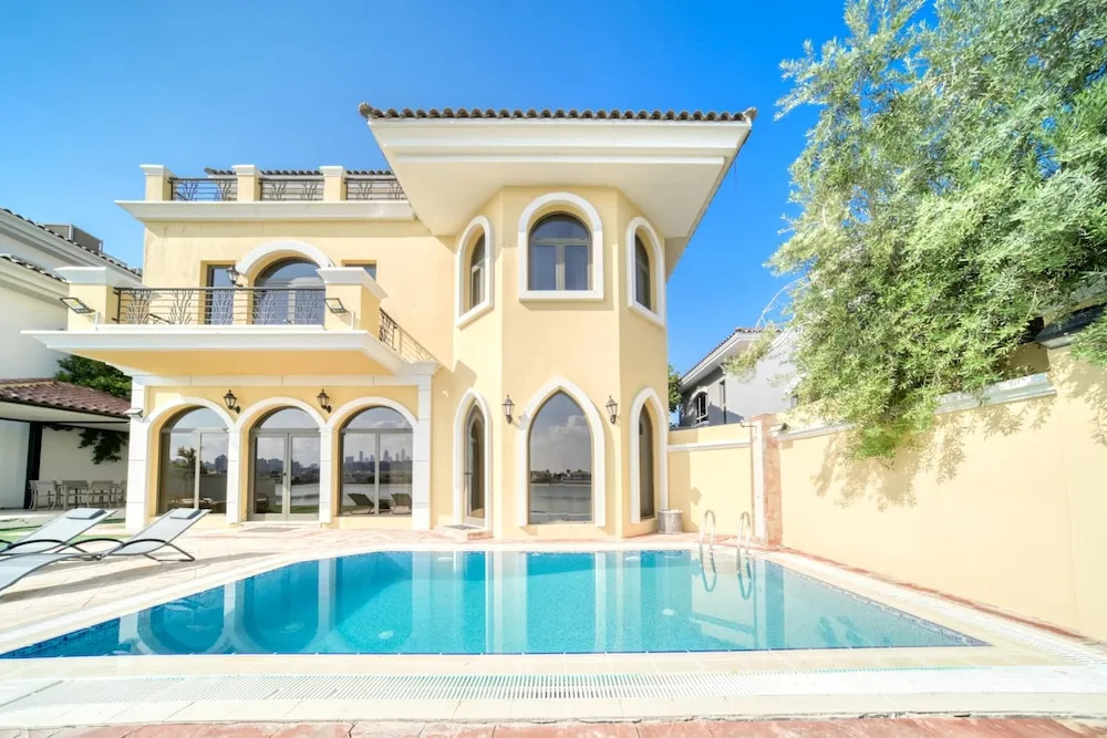 Exclusive 6BR Palm Villa w Private Pool and Beach