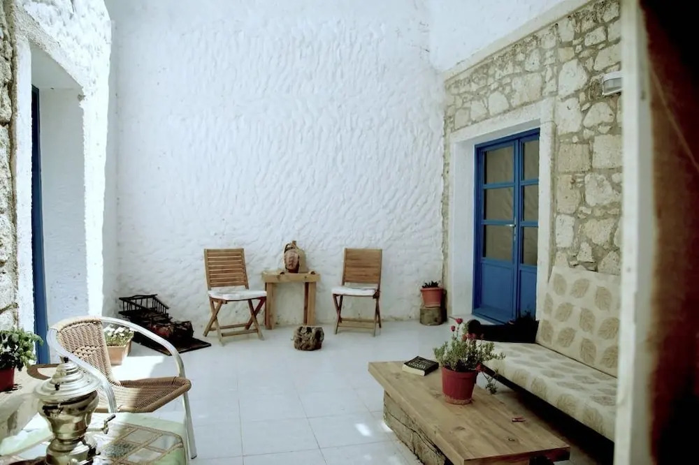 Avlulu Konak Alacati