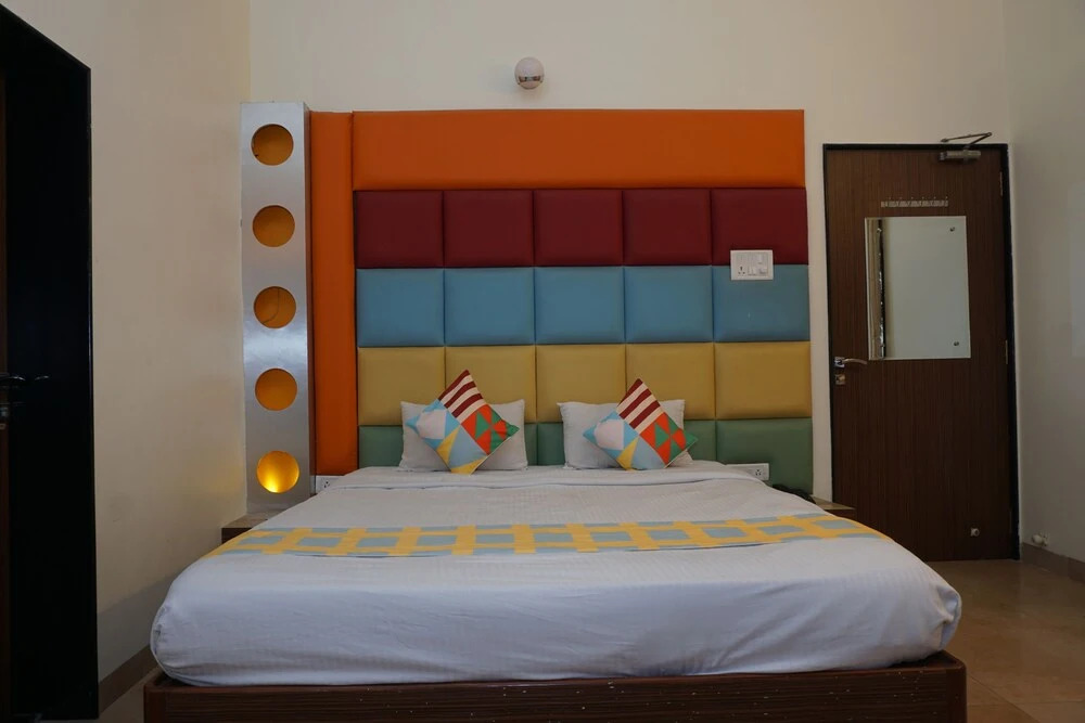 OYO 19690 Home Luxury Farm Lonavala Lake
