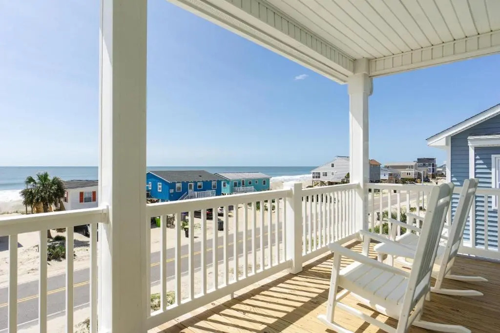 Wait N Sea by Oak Island Accommodations