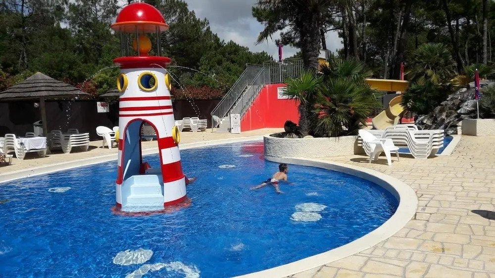 Property With 2 Bedrooms in Les Mathes, With Pool Access and Furnished