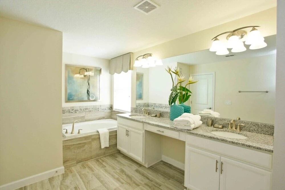 4839 Kings Castle Circle 5 Bedroom Home