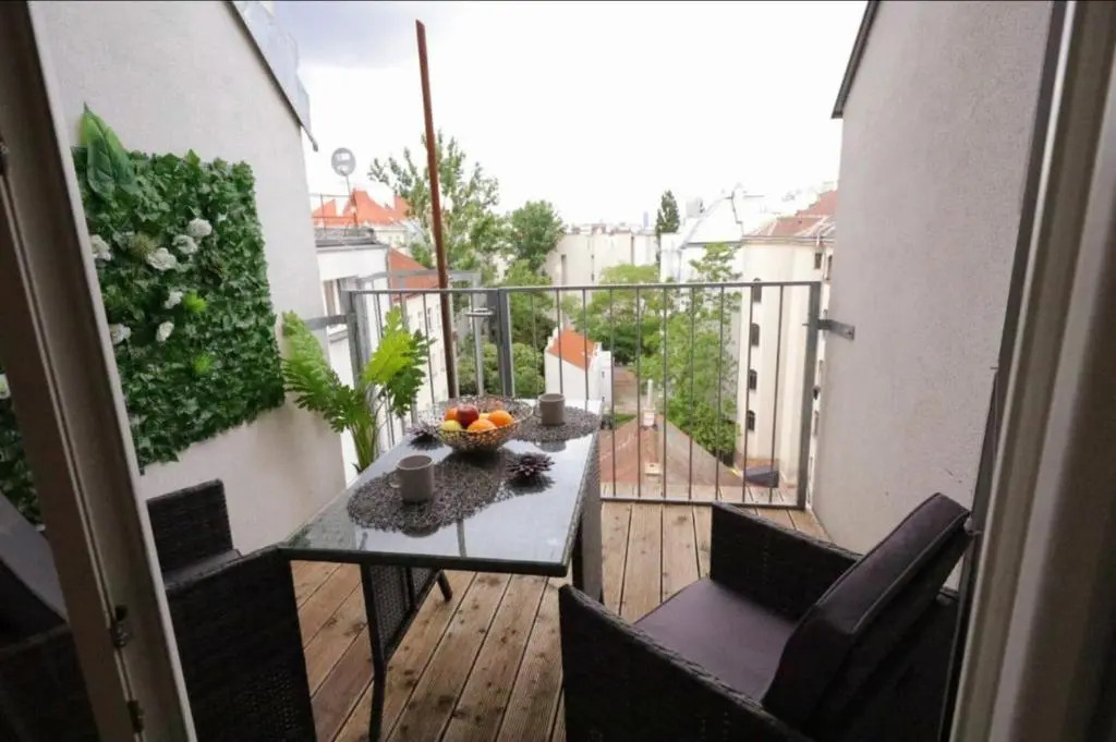 Sunny & cozy Penthouse with Balcony DG5