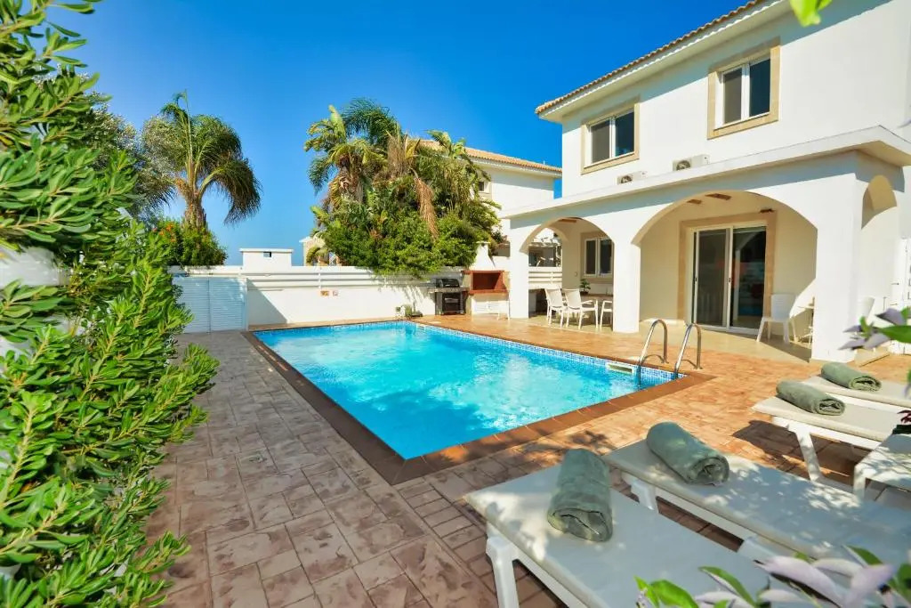 SunnyVillas: 3BR Super Cozy Villa☆Private Pool☆BBQ - Villa Falcon