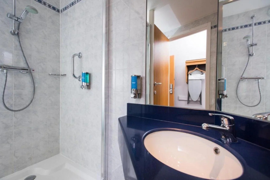 Holiday Inn Express Swansea East by IHG