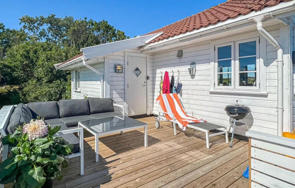 Beach Front Home In Flekkerøy With Wifi