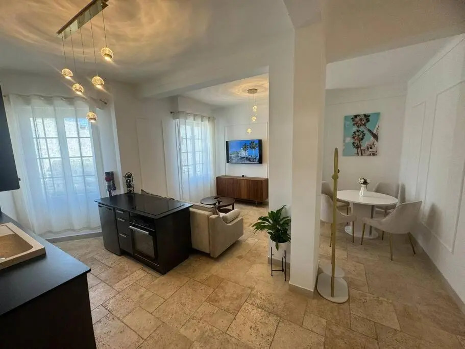Contemporary Studio Juan Les Pins