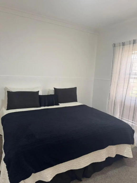 1 Bedroom Flat 100m away from the Beach with WIFI