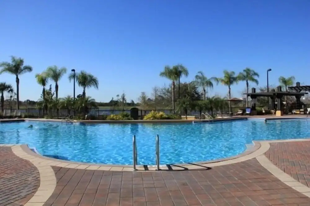 Lake View Paradise 3 Bedroom Condo by RedAwning