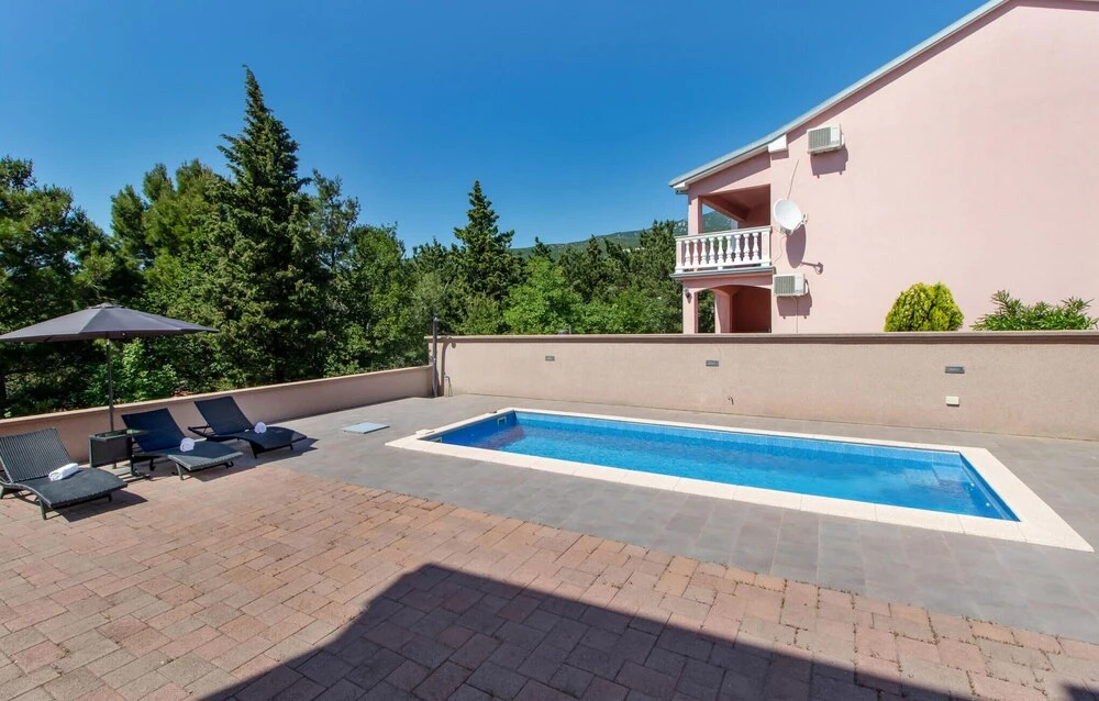 Amazing Apartment in Jadranovo With Outdoor Swimming Pool, Wifi and 2 Bedrooms