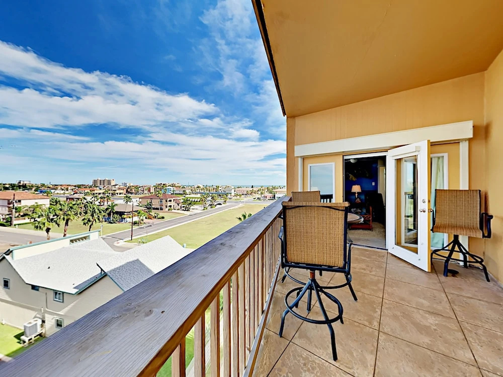 Bayside 2br W/ Pool, Hot Tub & Pier 2 Bedroom Condo