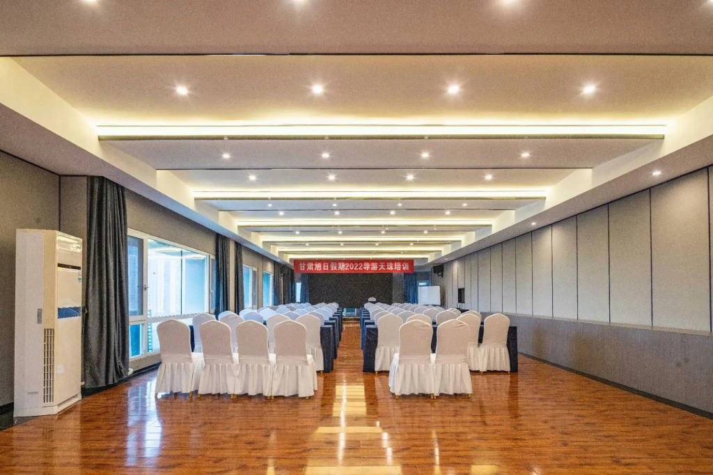 Emeishan Jinweisi Hotel (Emeishan High-speed Railway Station)