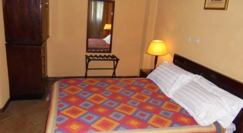 The Lions Den Hotel