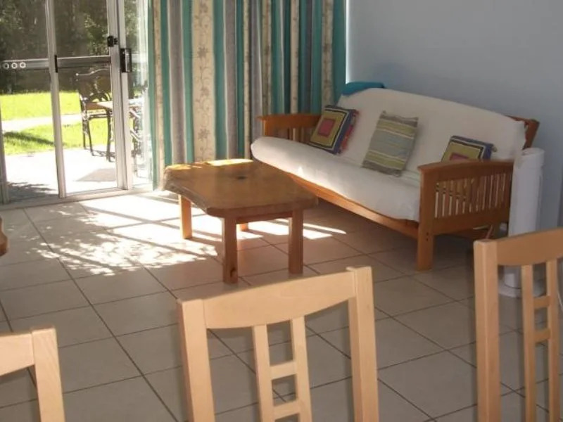 Lakeshore Lodge