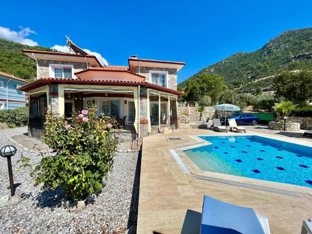 4 Bedroom - 3 Bathroom - 8 Person, Private Pool - Private 1000m2 Garden, DETACHED Villas, Unlimited WiFi - Free Parking