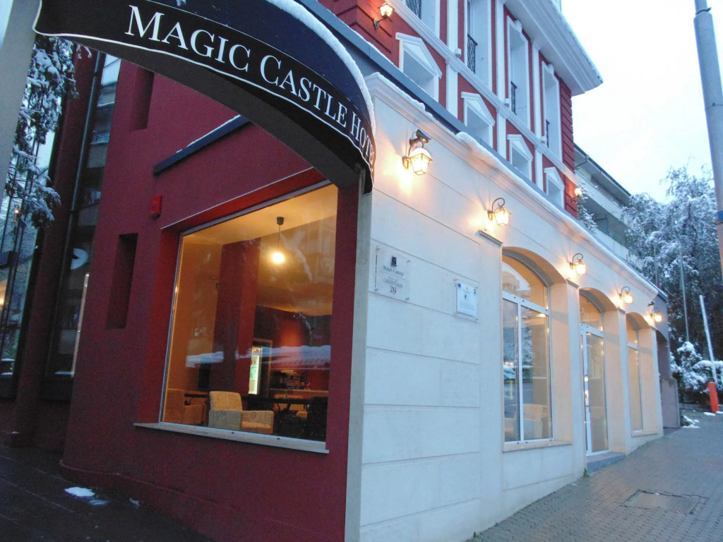 Magic Castle Hotel