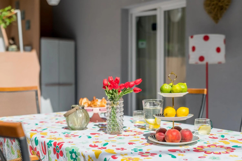 Dalmatian with pool and garden only yours 230m2 for 1-4 people 15 min from the old town of Split