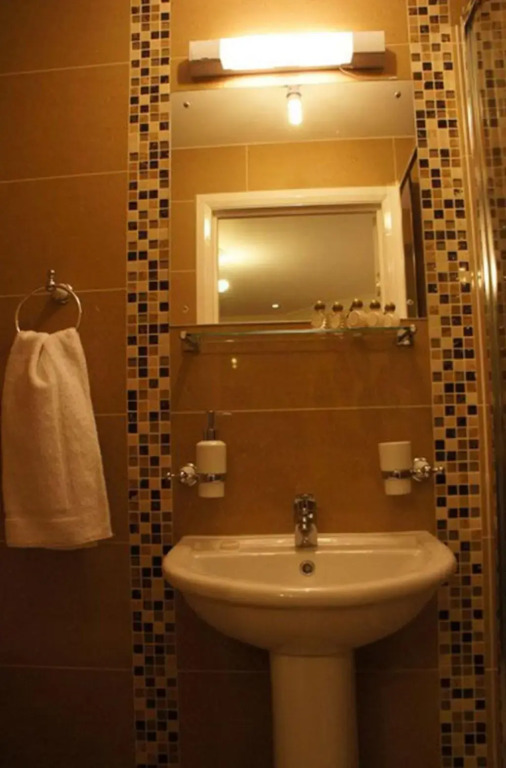 Sapphire Hotel London