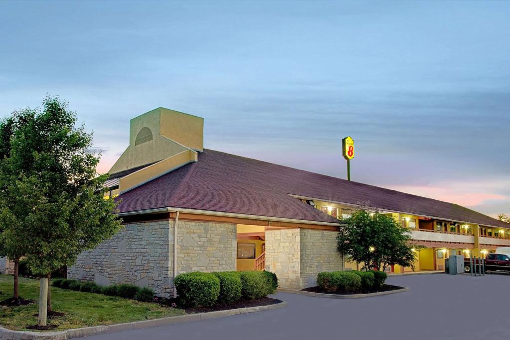 Super 8 by Wyndham Cincinnati/Springdale OH
