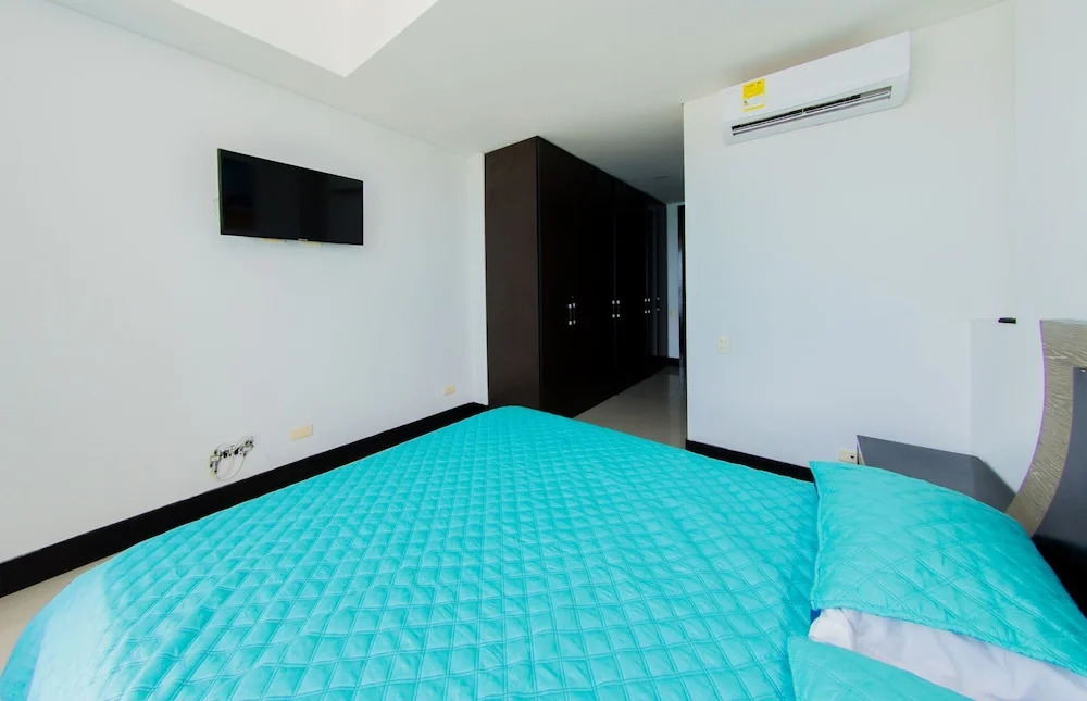 Dream Apartment, Facing the sea