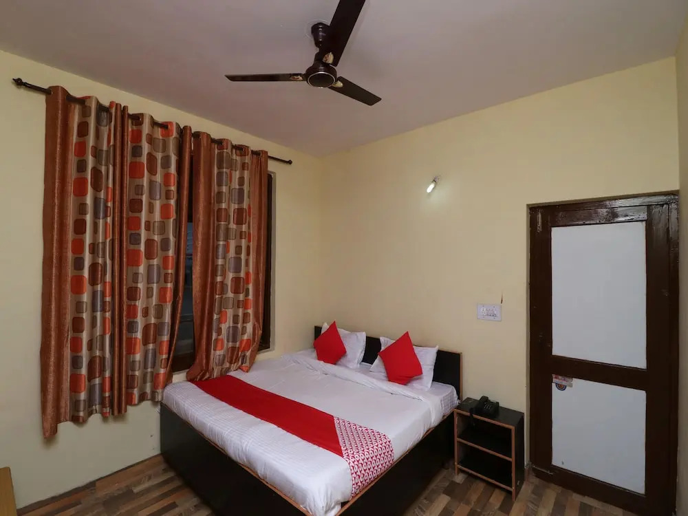 Oyo 29715 Stone Cafe & Rooms
