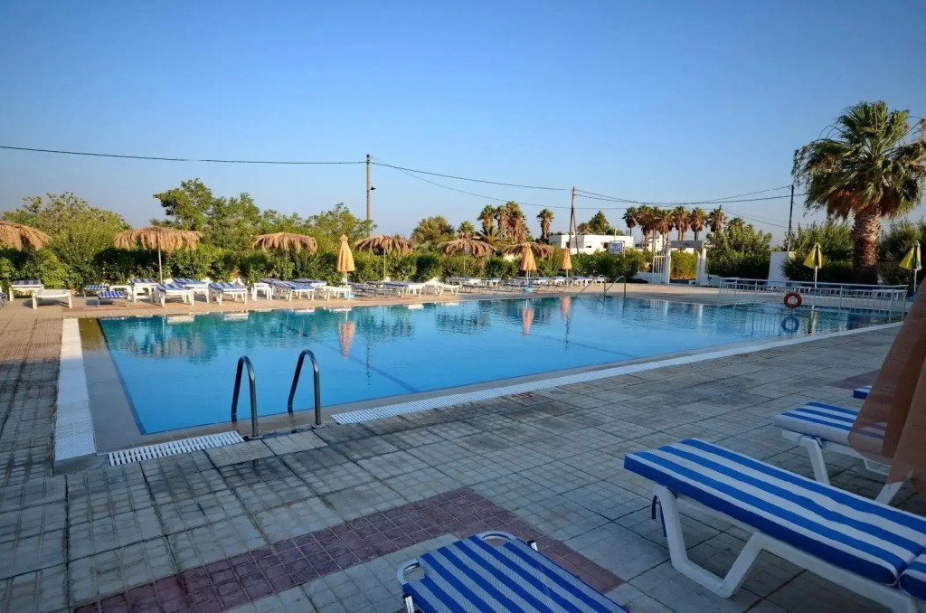 Nikos 2 Studios & Apartments
