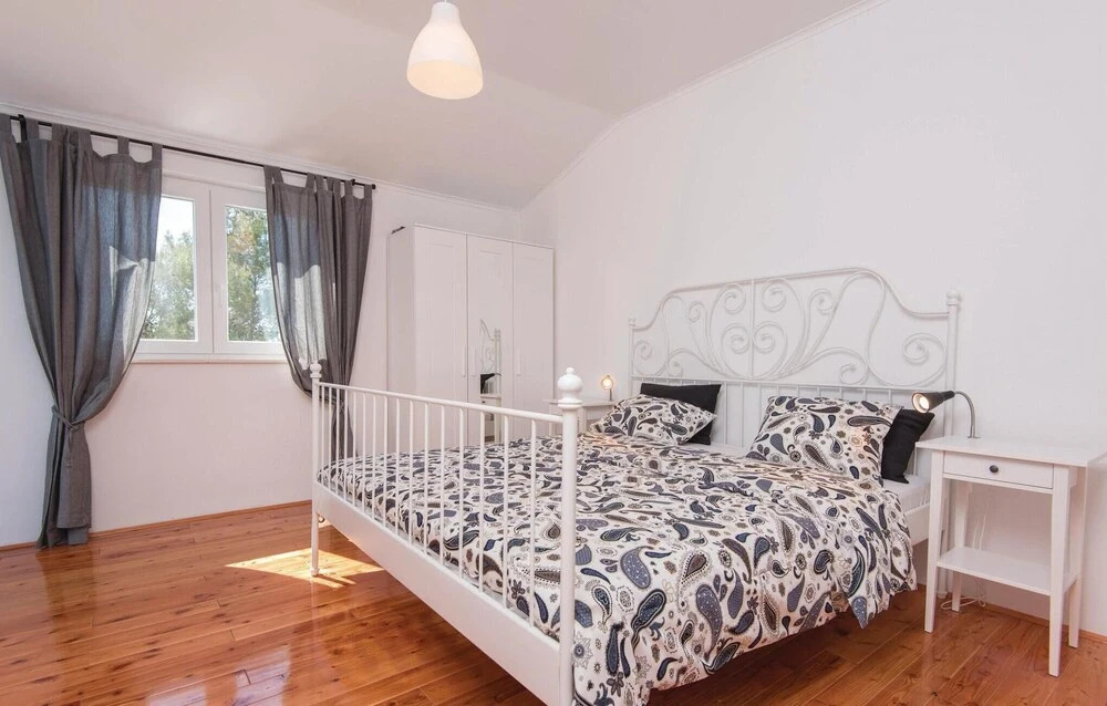 Beautiful Home in Zrnovo With Wifi and 3 Bedrooms
