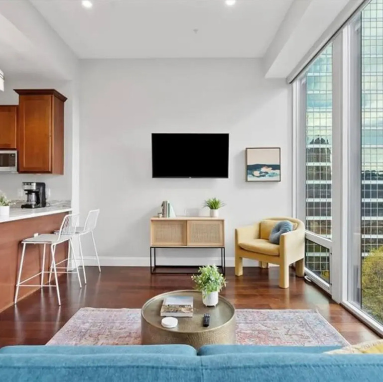 Cozysuites Modern 1BR PPG Paints Arena Pitts