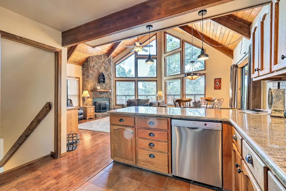 Pet-friendly Munds Park Retreat w/ Wraparound Deck