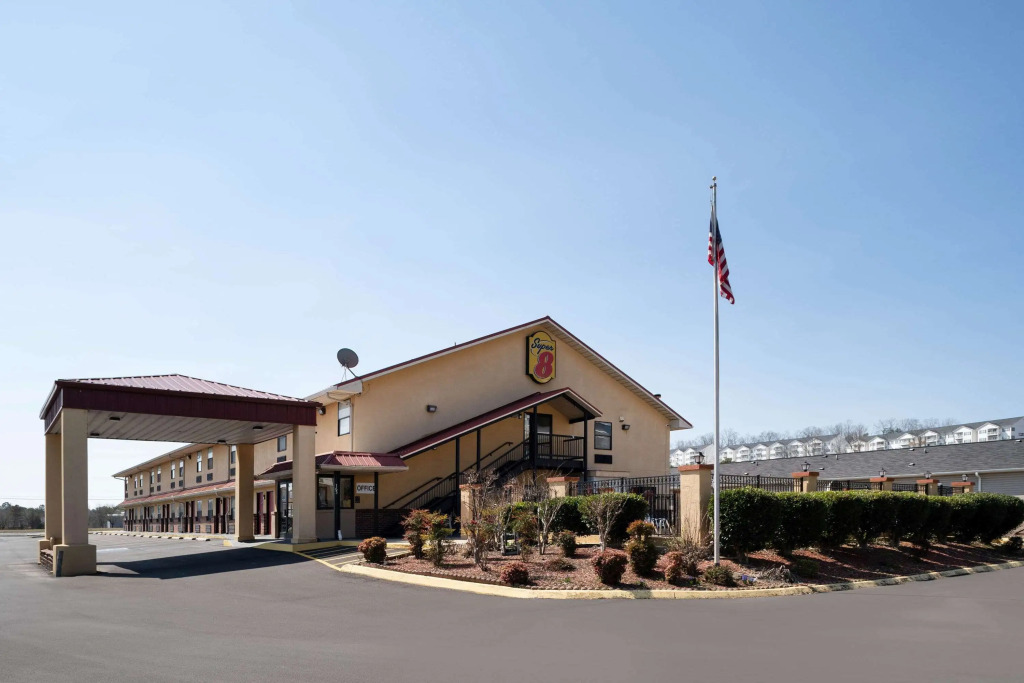 Super 8 by Wyndham Cleveland