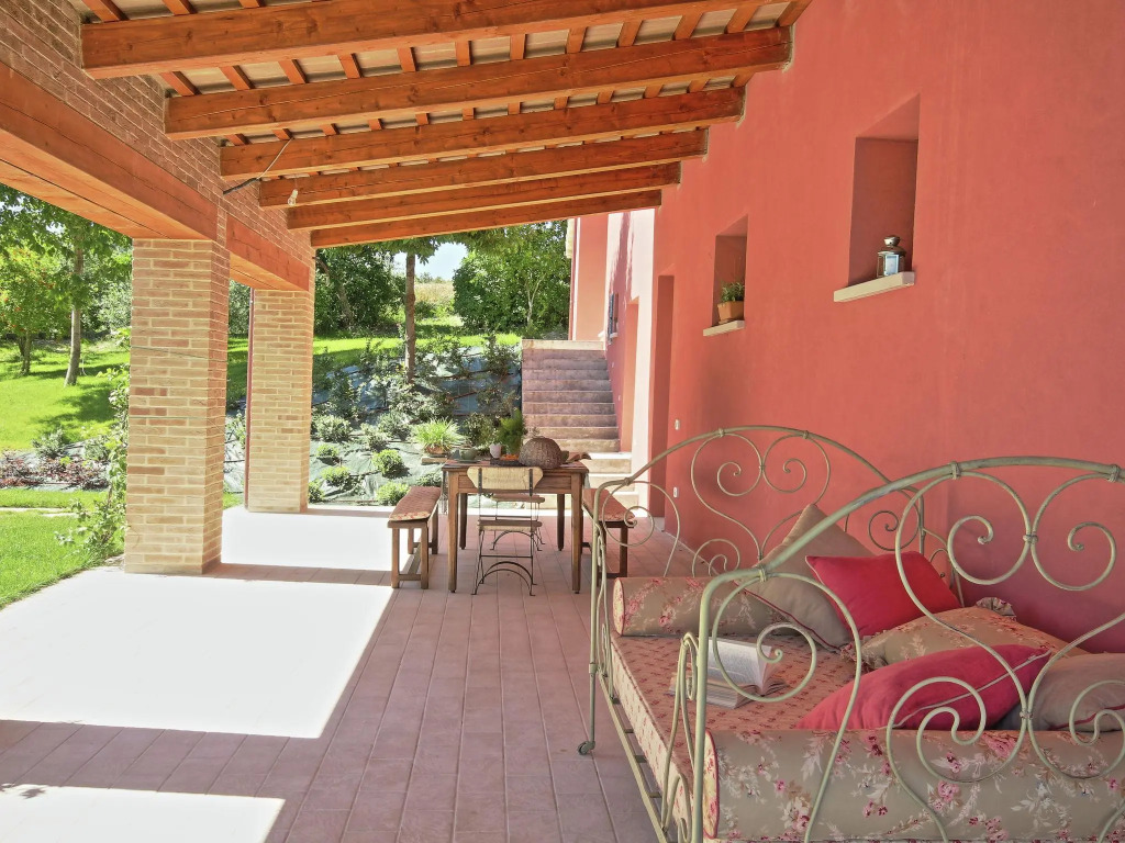 Modern Villa in Fossombrone with Swimming Pool