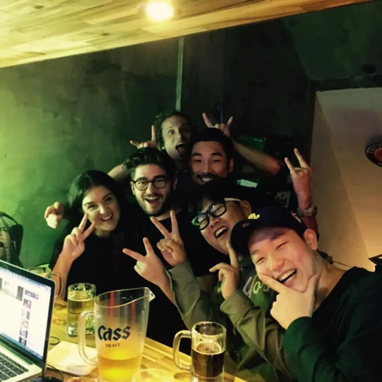 Check and out Guesthouse & Pub